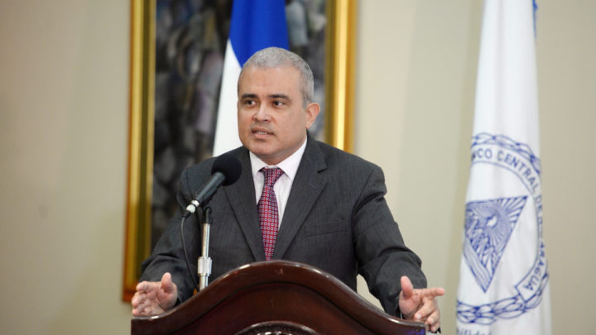 Presidente del Banco Central sostiene encuentros con el FMI y el BM
