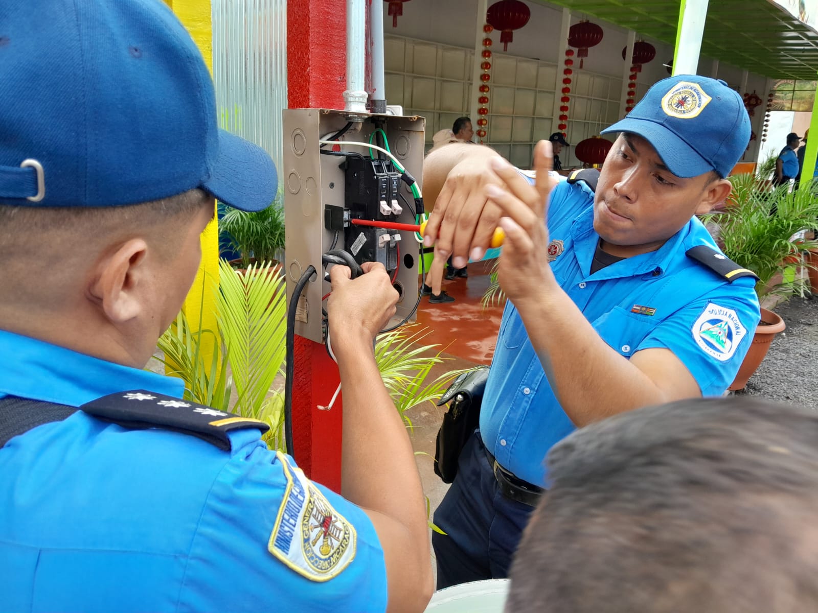 Policía y bomberos inician Plan Pólvora con inspecciones a puestos de venta en Managua
