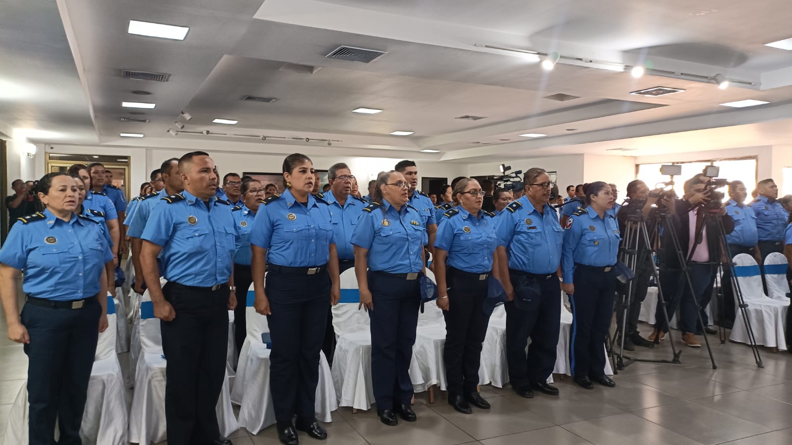 Más de 400 policías culminan con éxito cursos técnicos en diversas áreas