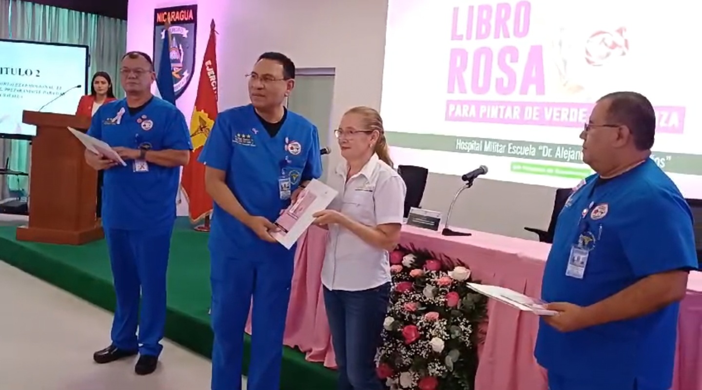 Hospital Militar entrega Libro Rosa que evidencia la lucha contra el cáncer de mama de las sobrevivientes