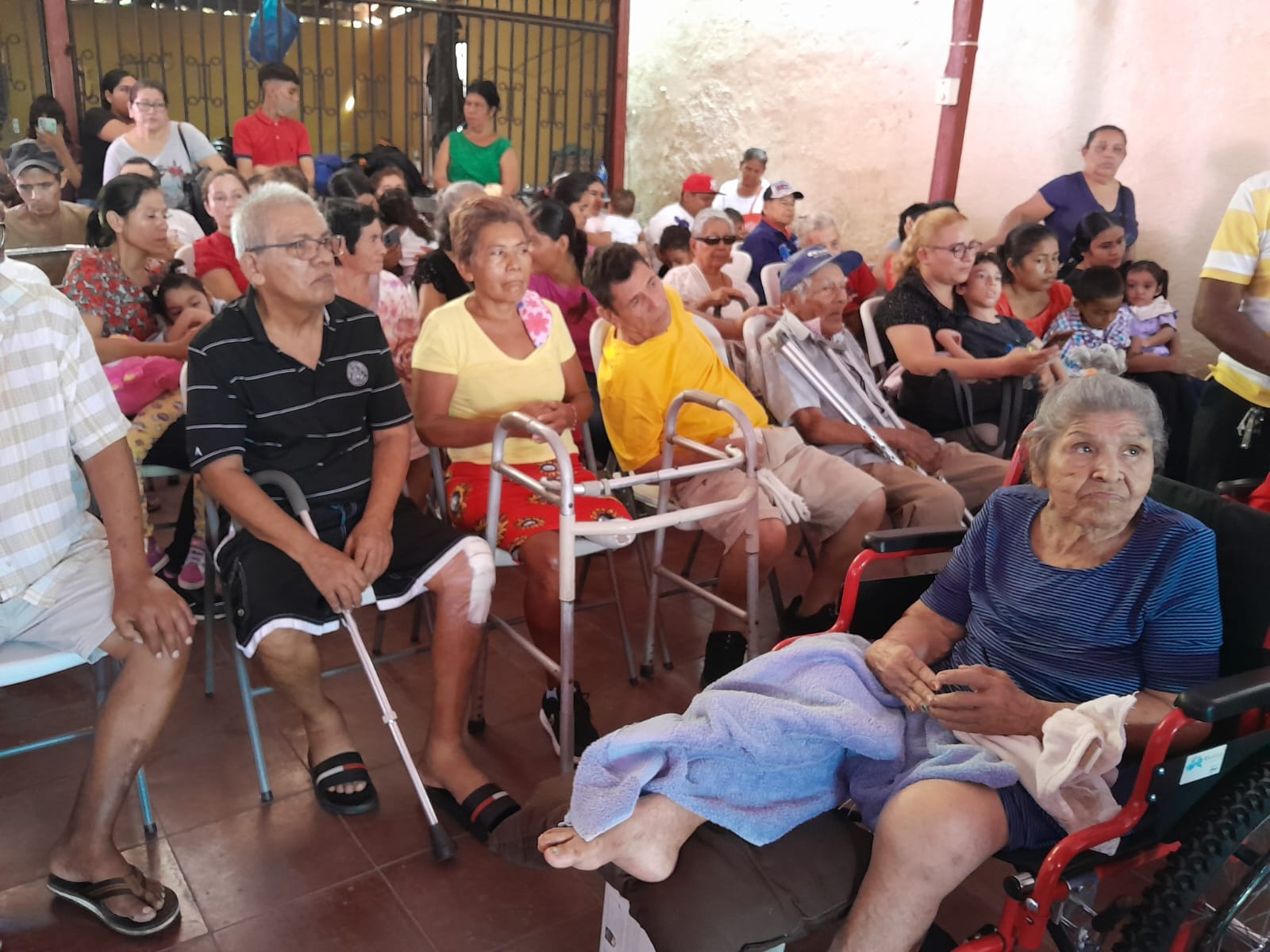 Benefician con sillas de ruedas a protagonistas del Programa Todos con Voz de Managua