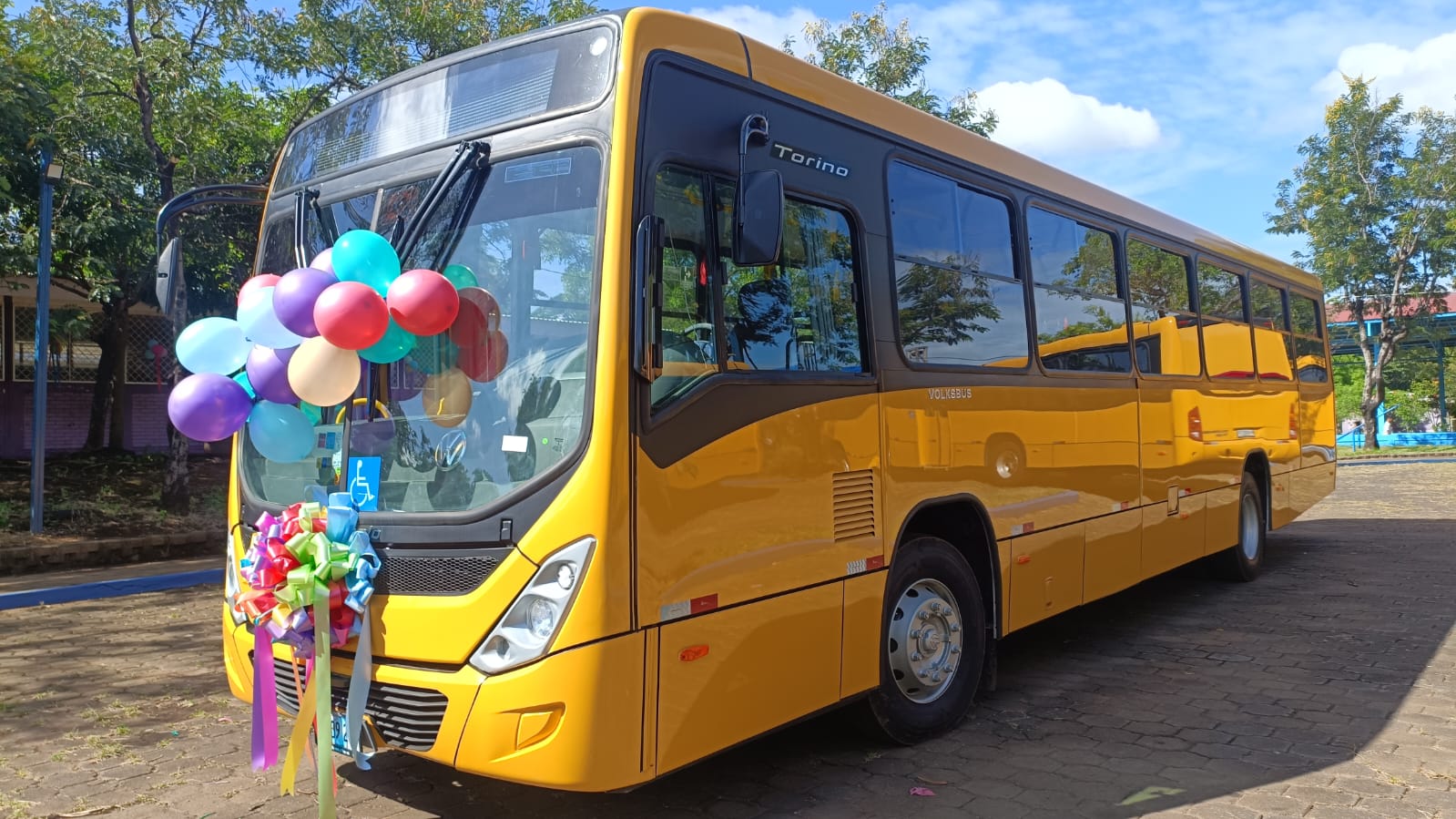 Entregan 5 autobuses para la niñez de la Escuela de Educación Especial Melania Morales