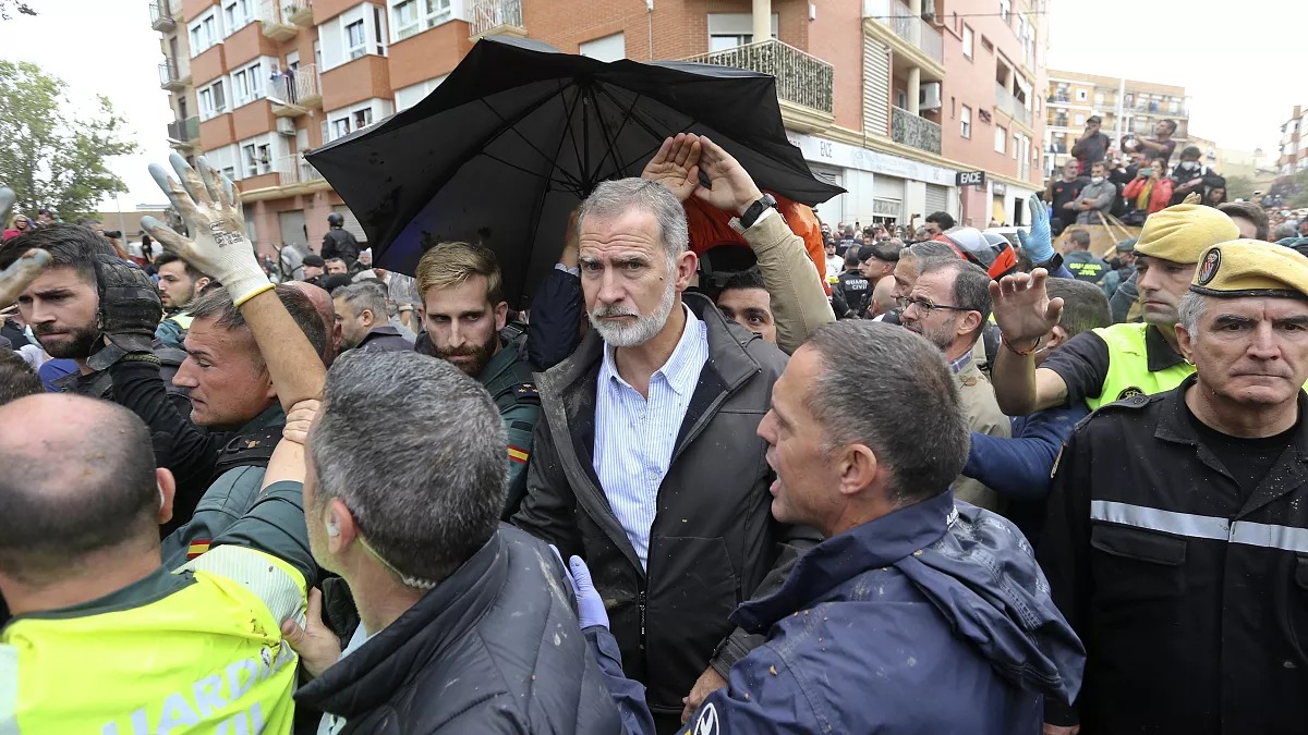 Abren investigación por altercados con los reyes y Sánchez en zona afectada por la DANA
