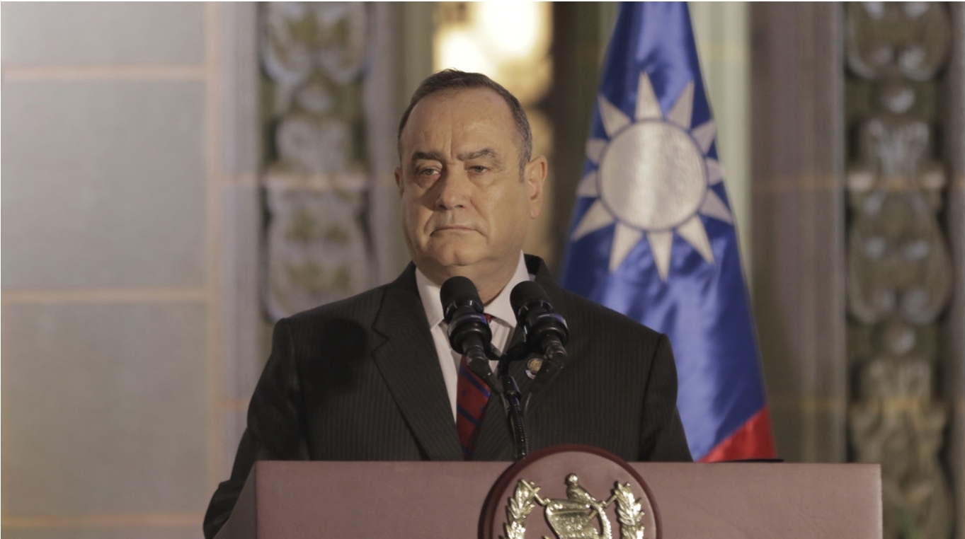 Gobierno de Guatemala denuncia al expresidente Giammattei por corrupción