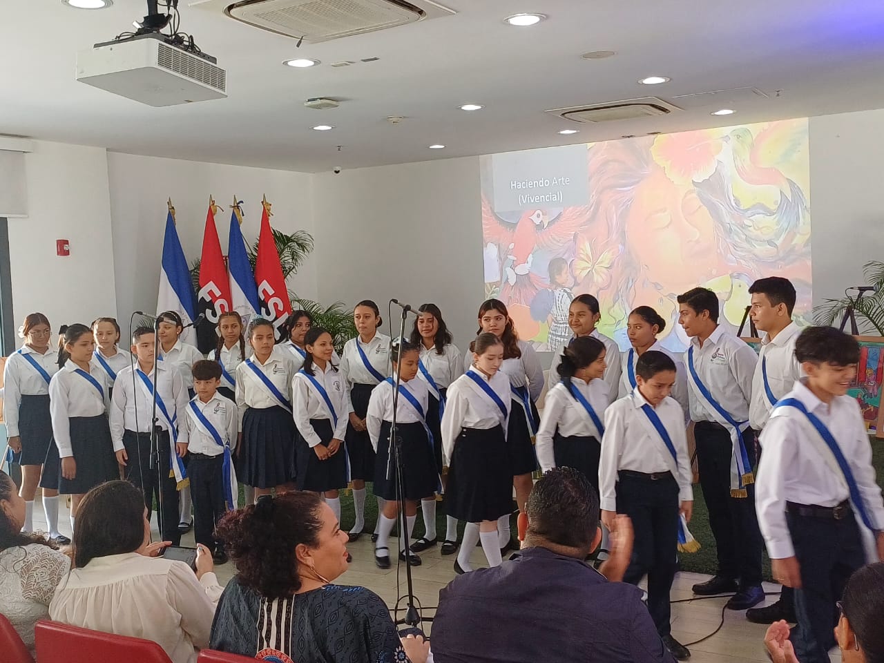 Mined desarrolla simposio promoviendo el arte y la cultura en la niñez