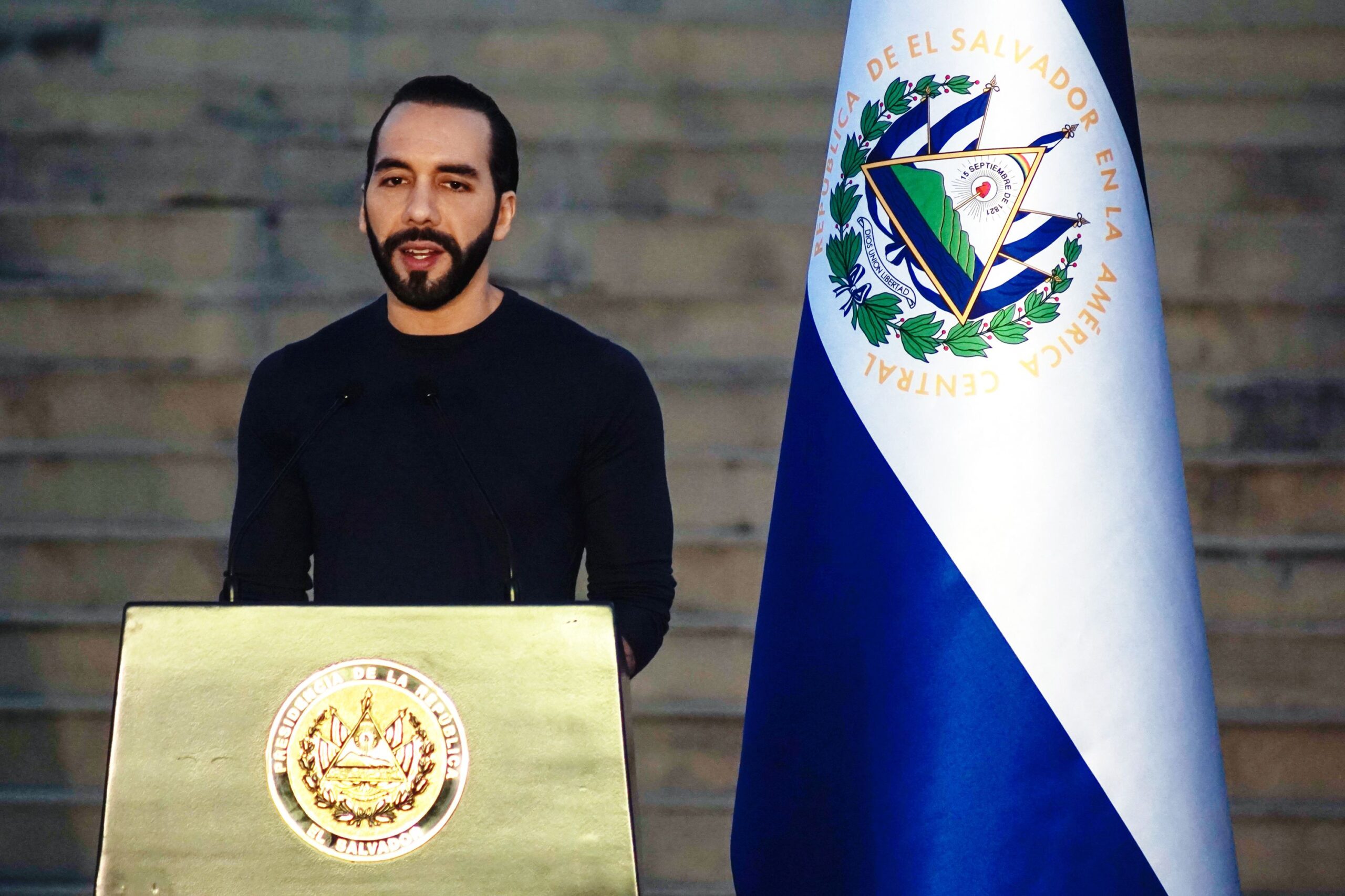 Bukele afirma que El Salvador vive una inédita “deflación”