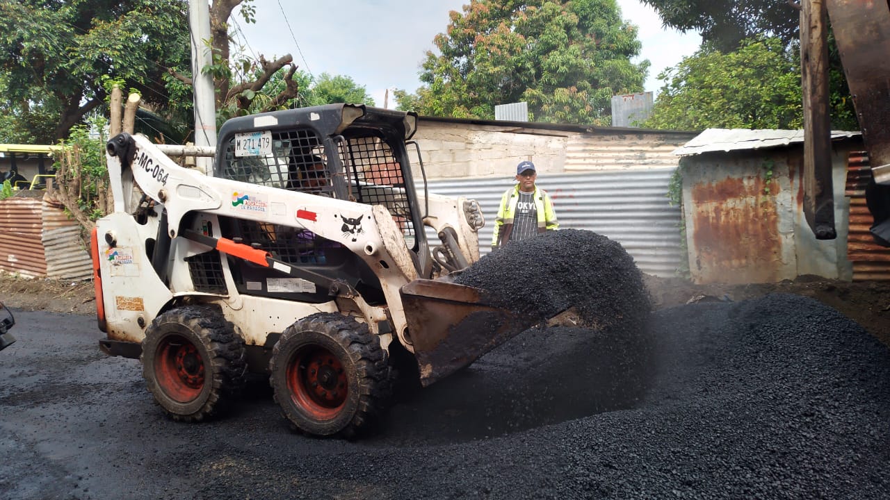Inpeccionan la construcción de cuatro calles nuevas en barrio capitalino