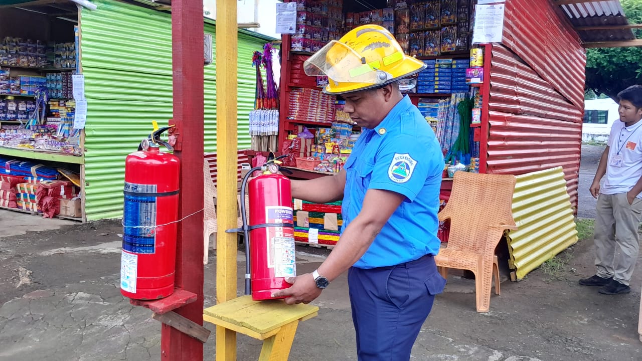 Bomberos Unidos inspeccionan 11 tramos de venta de pólvora en Managua