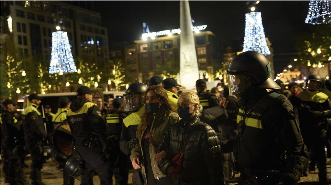 Activistas propalestinos se enfrentan con la policía en Ámsterdam