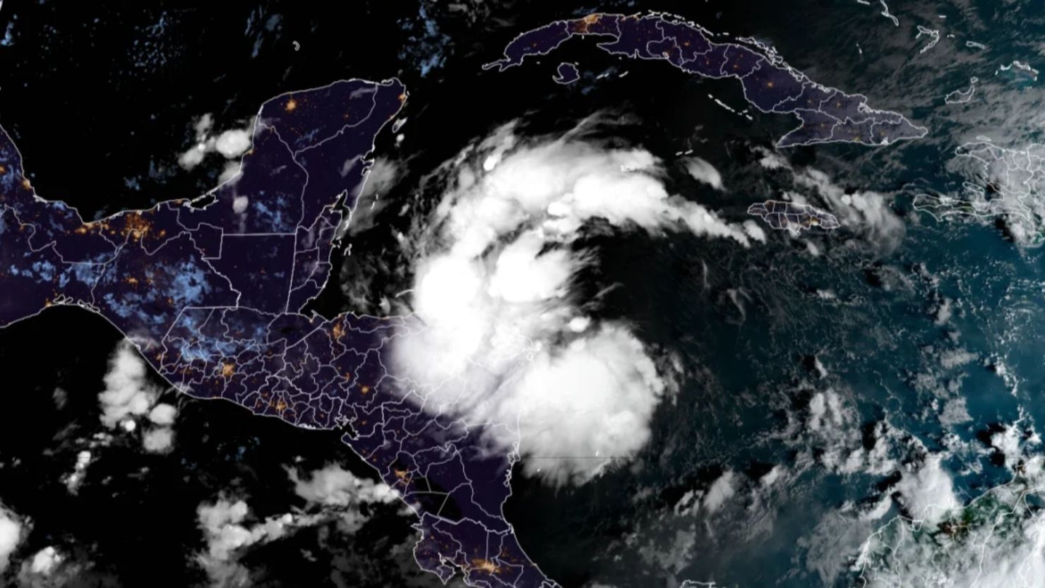 Instituciones se preparan ante la llegada de la tormenta tropical Sara