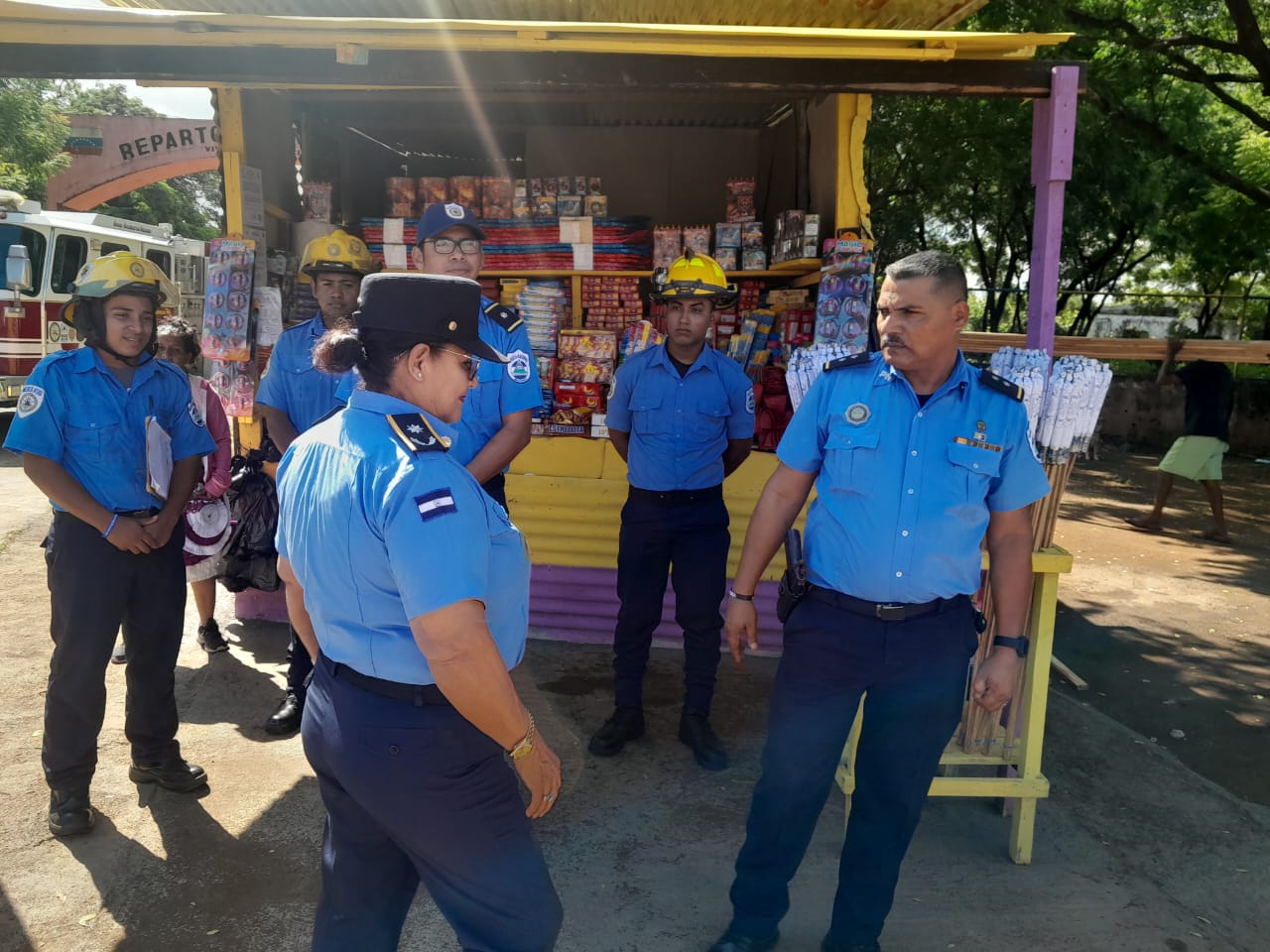 Inspeccionan medidas de seguridad en los tramos de pólvoras del mercado Mayoreo