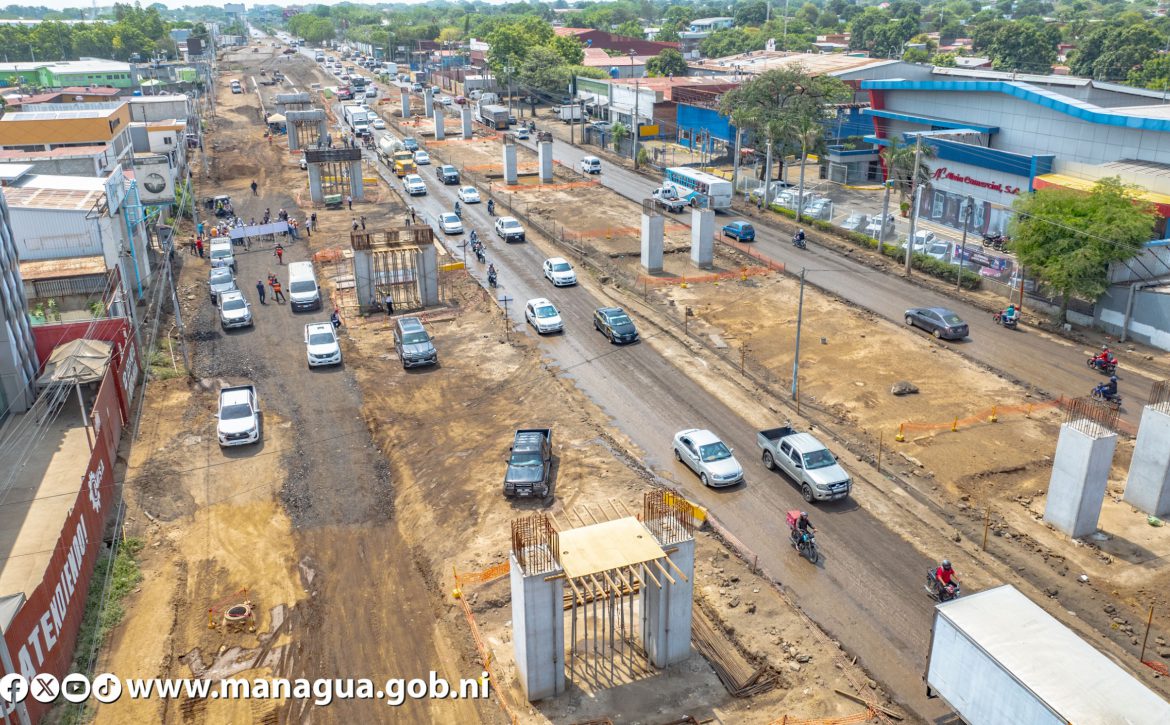 Prohíben estacionarse en la pista en construcción desde el Puente El Edén hasta La Robelo