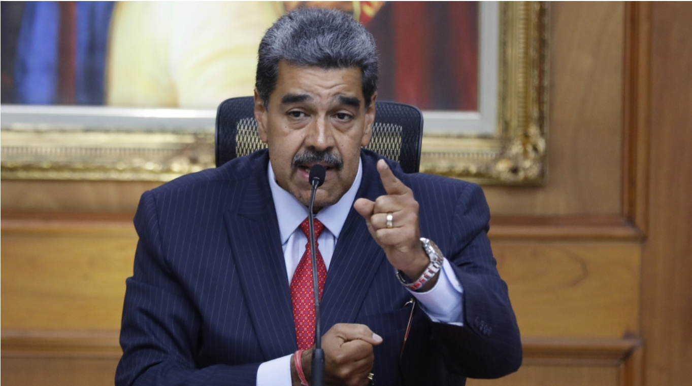 Maduro alerta de “vasallos” que “se arrastran a los gringos” para entregar Venezuela a EEUU