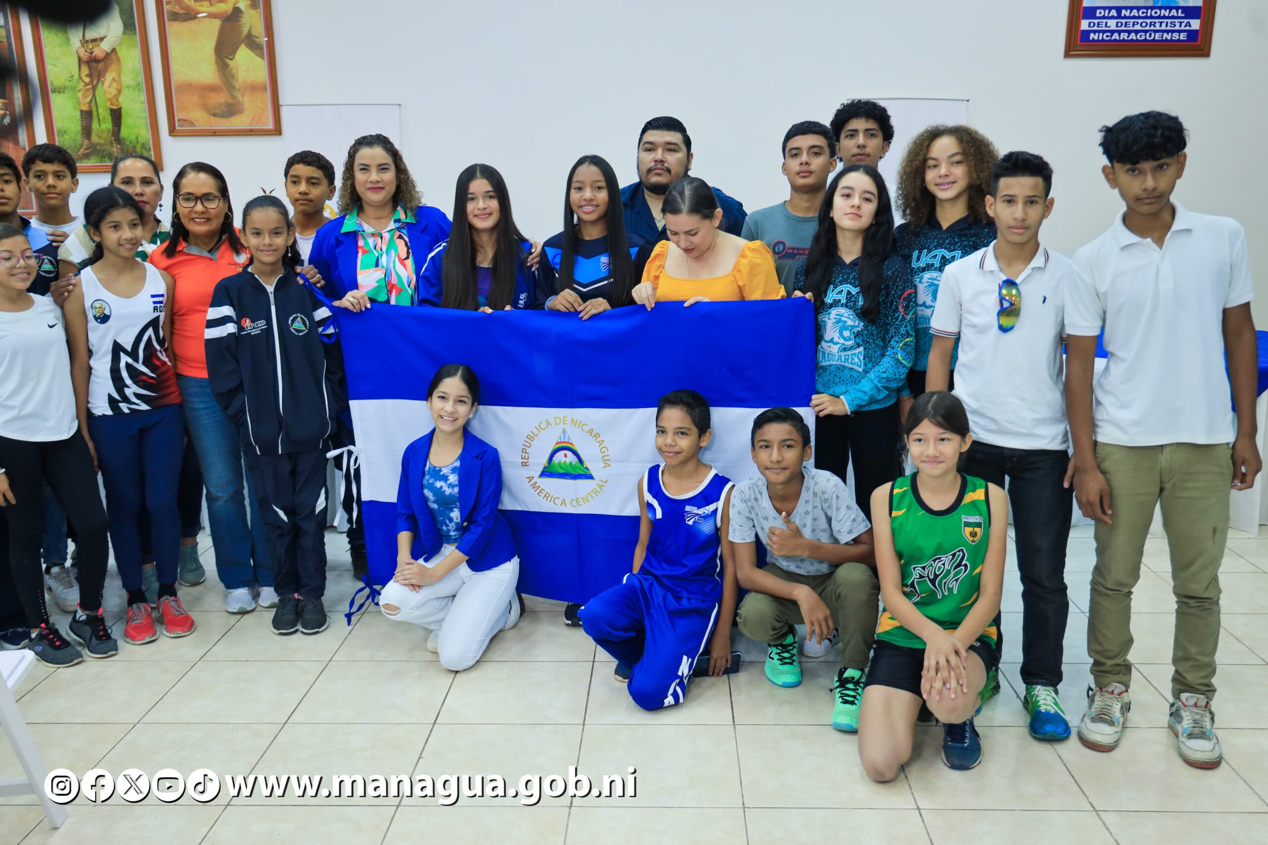 Abanderan a las selecciones de atletismo U13 y U15 que van al campeonato centroamericano