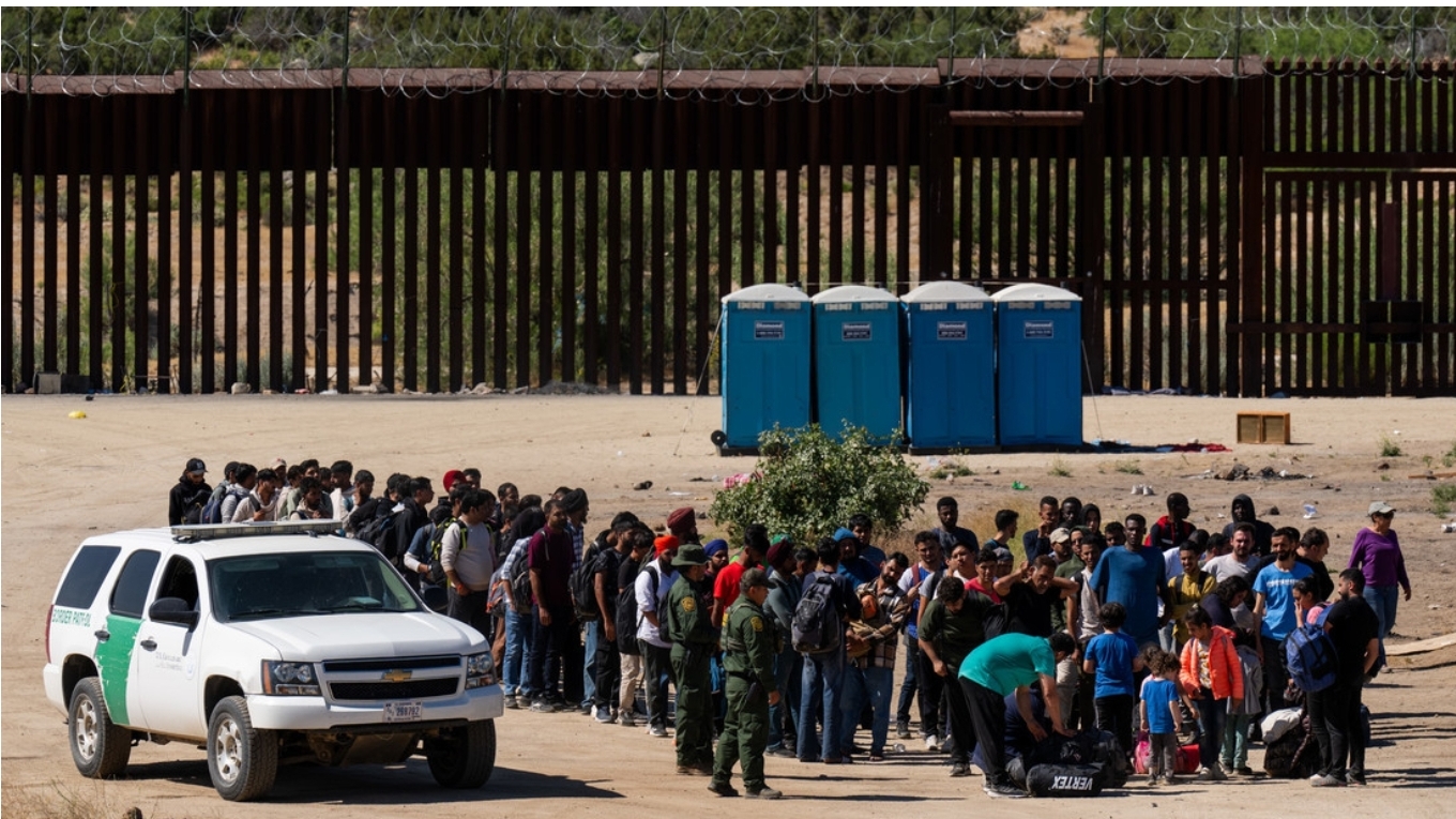 Estiman cuánto caerá el PIB de EEUU si Trump deporta a mexicanos