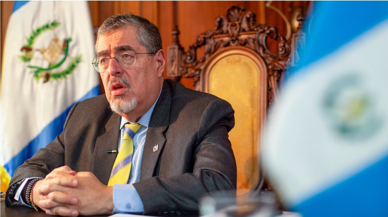 Un juez de Guatemala ordena cancelar el partido del presidente Bernardo Arévalo