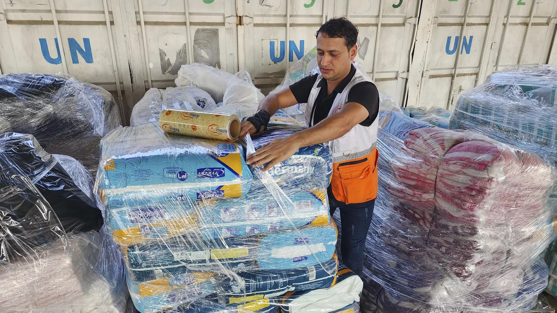 La UNRWA cesa la entrega de ayuda a Gaza por el cruce de Kerem Shalom debido a saqueos