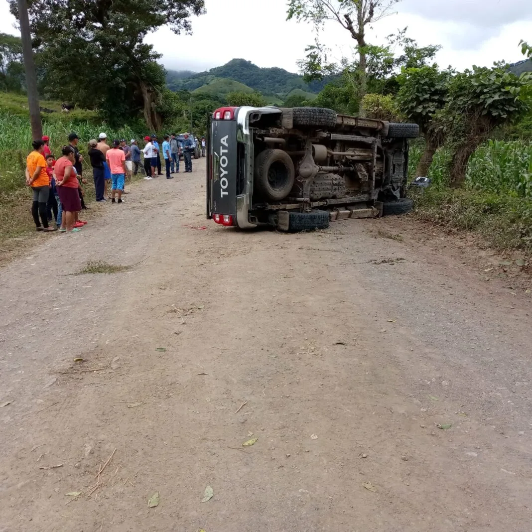 Vuelco de camioneta en Jinotega deja un niño muerto y 7 lesionados