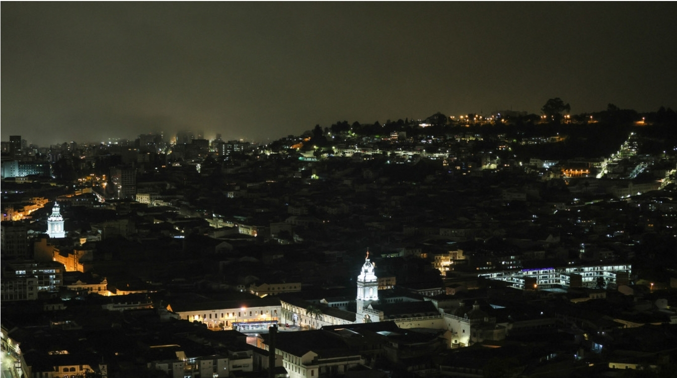 Ecuador recibe equipos de generación eléctrica para paliar la crisis energética