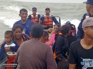 Naval tripulantes de una embarcación