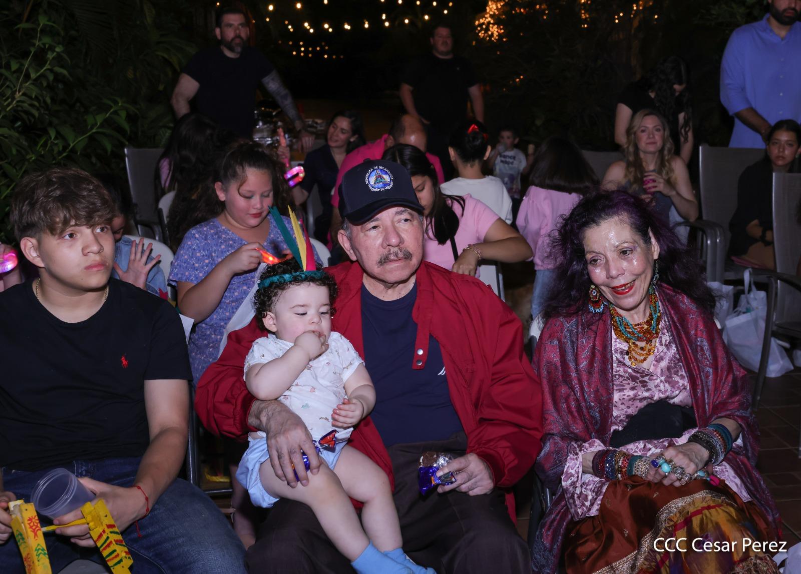 Comandante Daniel Ortega y la Compañera Rosario Murillo celebran la Purísima en familia