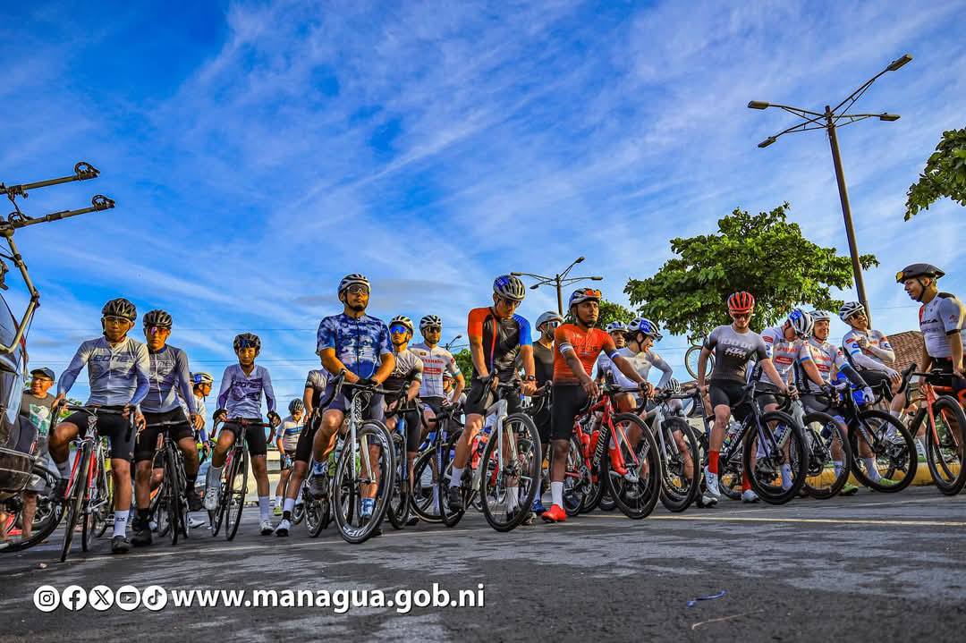 Más de 100 personas participan en Rally Ciclístico Entre Lagos y Volcanes