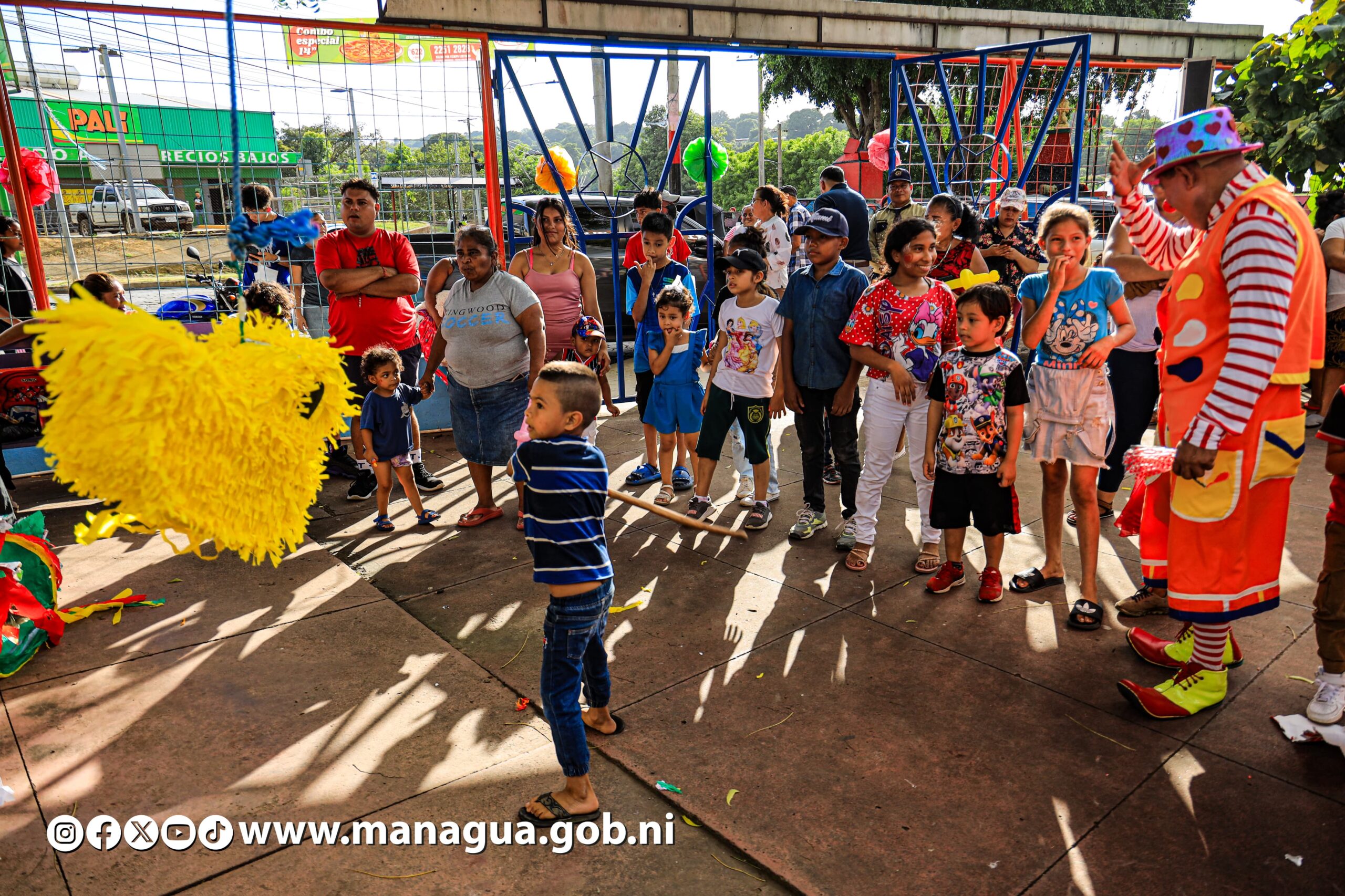 Comuna capitalina entrega rehabilitación de parque en el barrio Camilo Ortega Saavedra