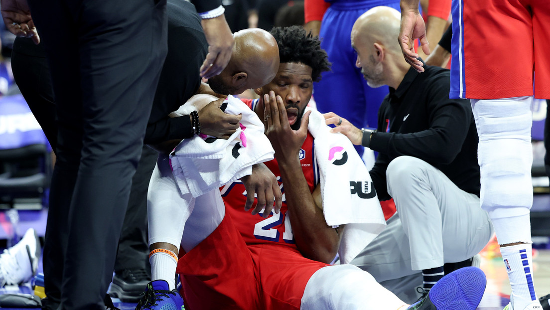 Jugador de la NBA sufre una fractura facial al luchar por el balón