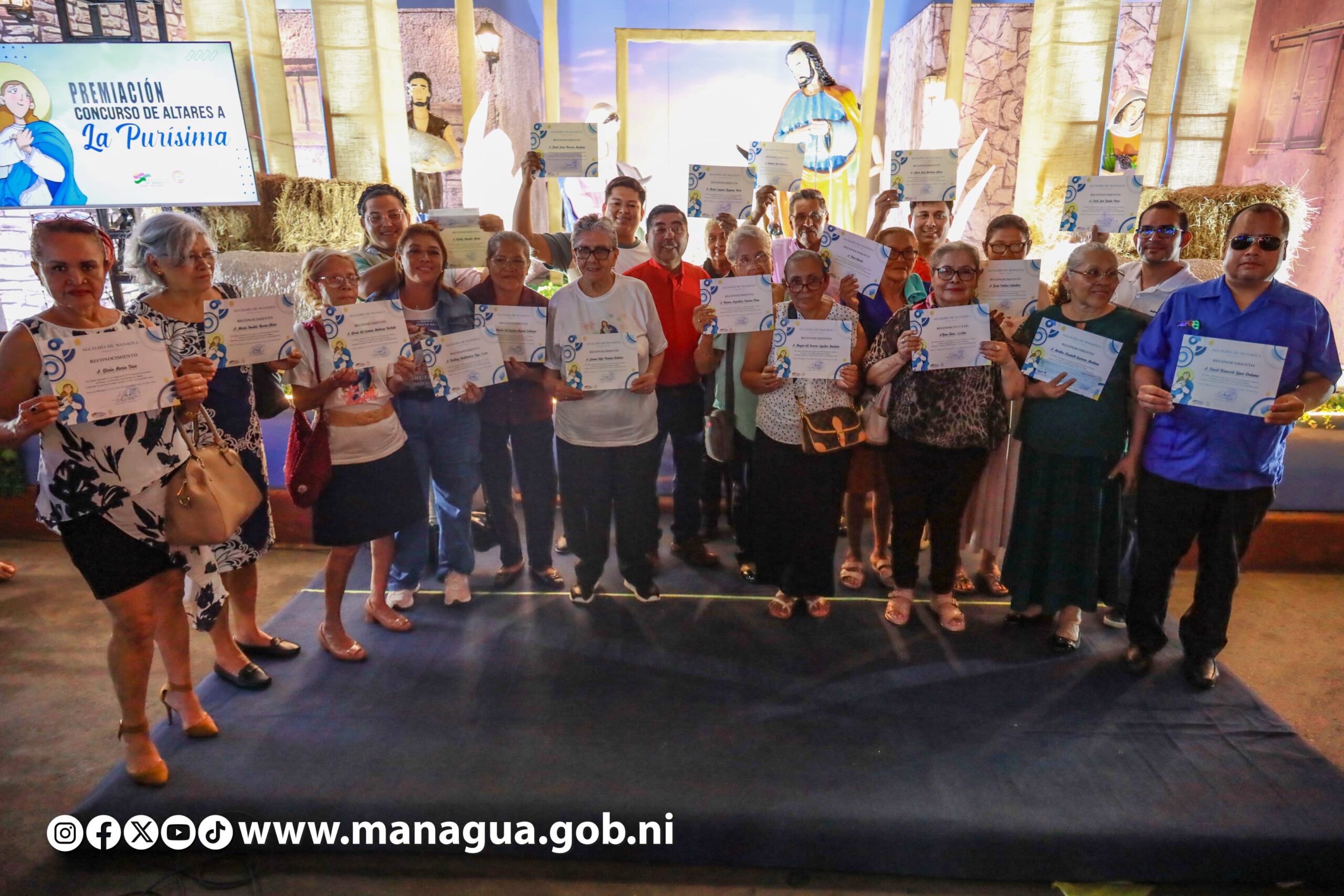 Los ganadores de los mejores altares a la Virgen María reciben sus premios