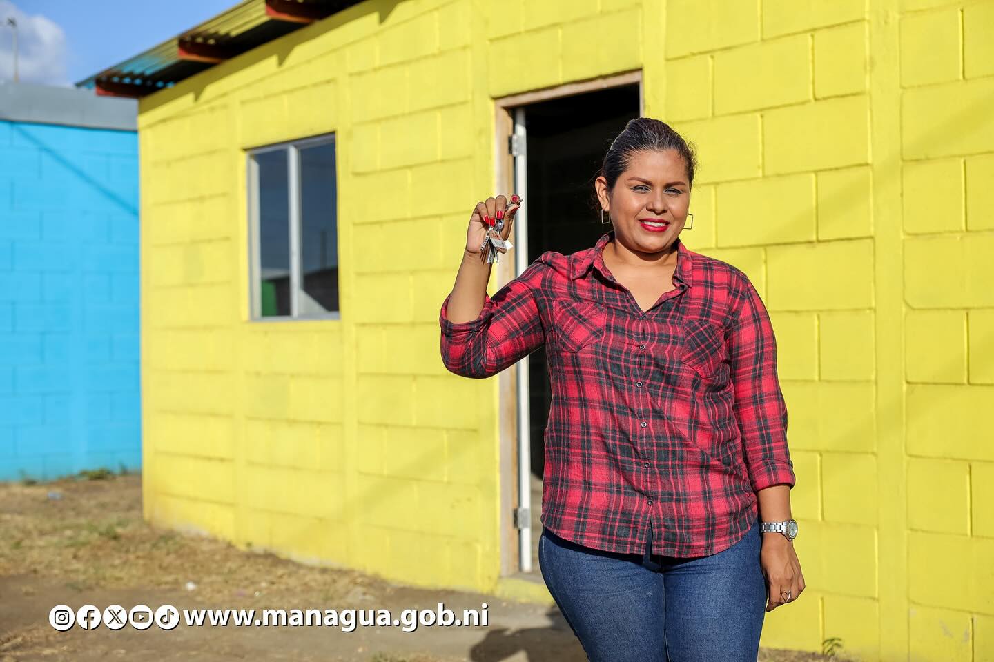 Familias despiden el año con casa nueva en la Urbanización Camino del Río de Managua