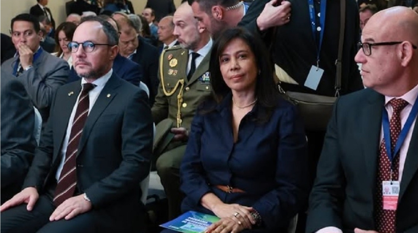Daniel Noboa designa a Cynthia Gellibert como vicepresidenta encargada de Ecuador