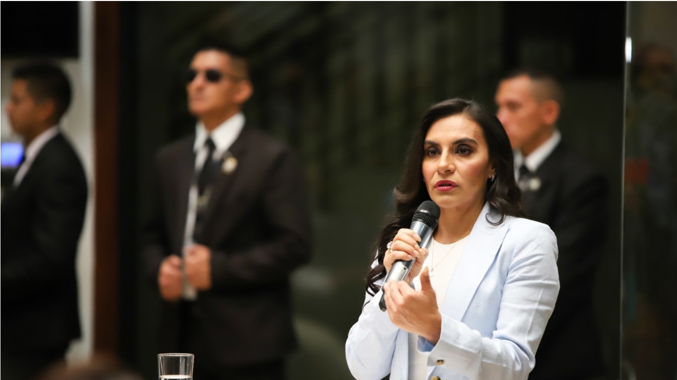 Las Fuerzas Armadas de Ecuador responden a Verónica Abad