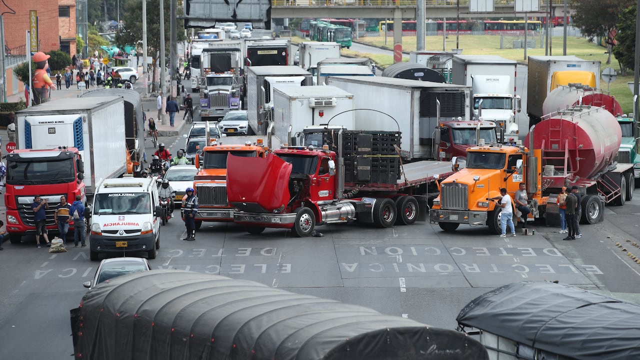 Camioneros colombianos bloquearán las vías de Santander en un nuevo paro