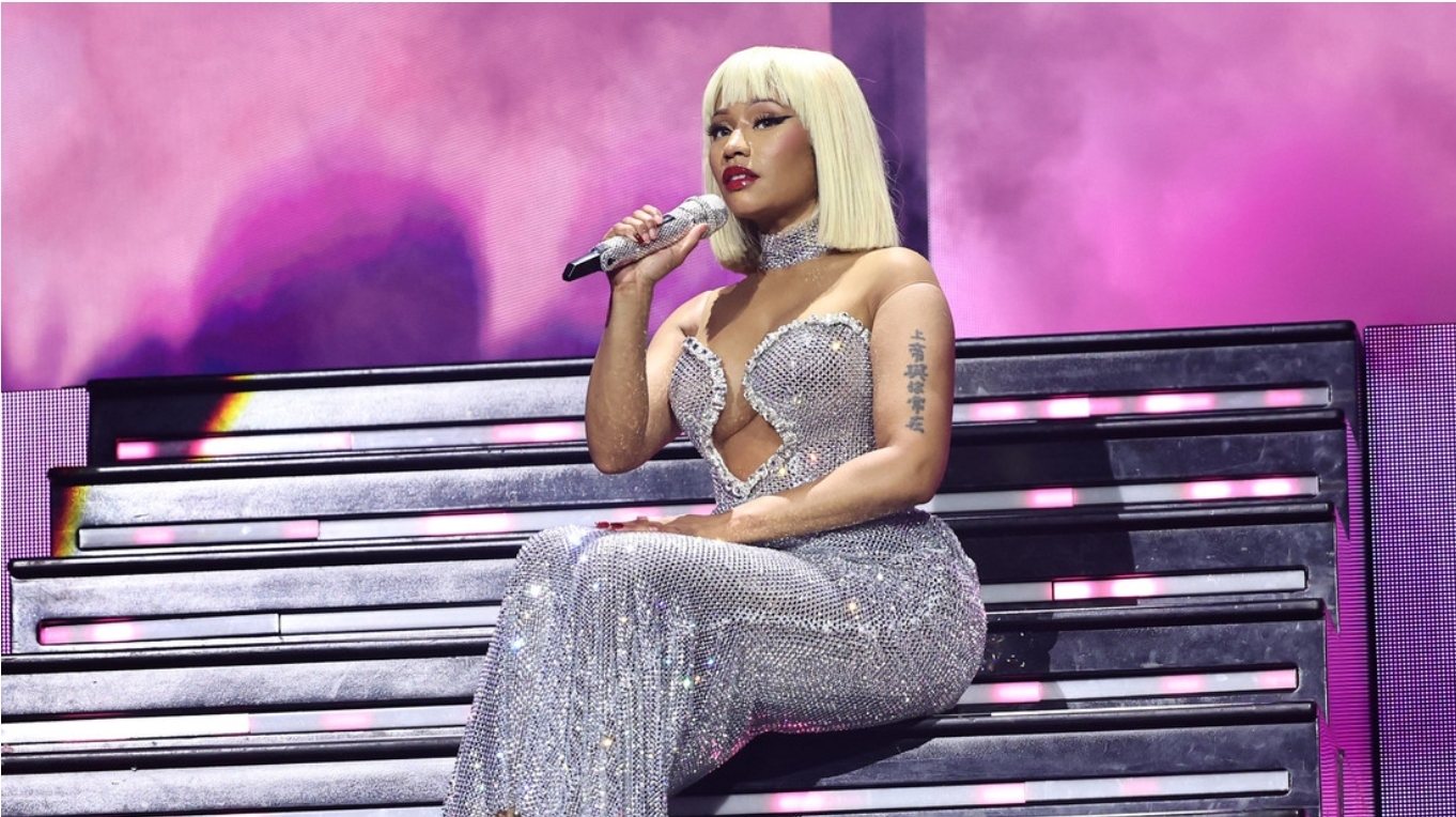 Exempleado de Nicki Minaj la demanda por golpearlo en la cara