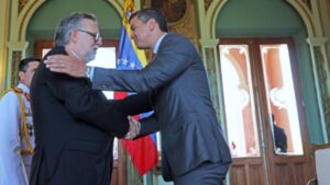 Paraguay exige a embajador