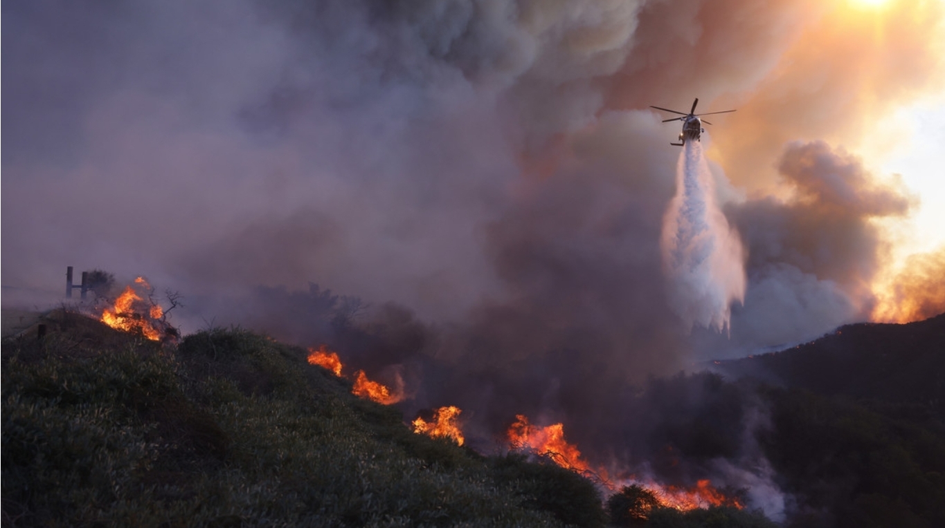 Los Ángeles declara estado de emergencia ante los devastadores incendios