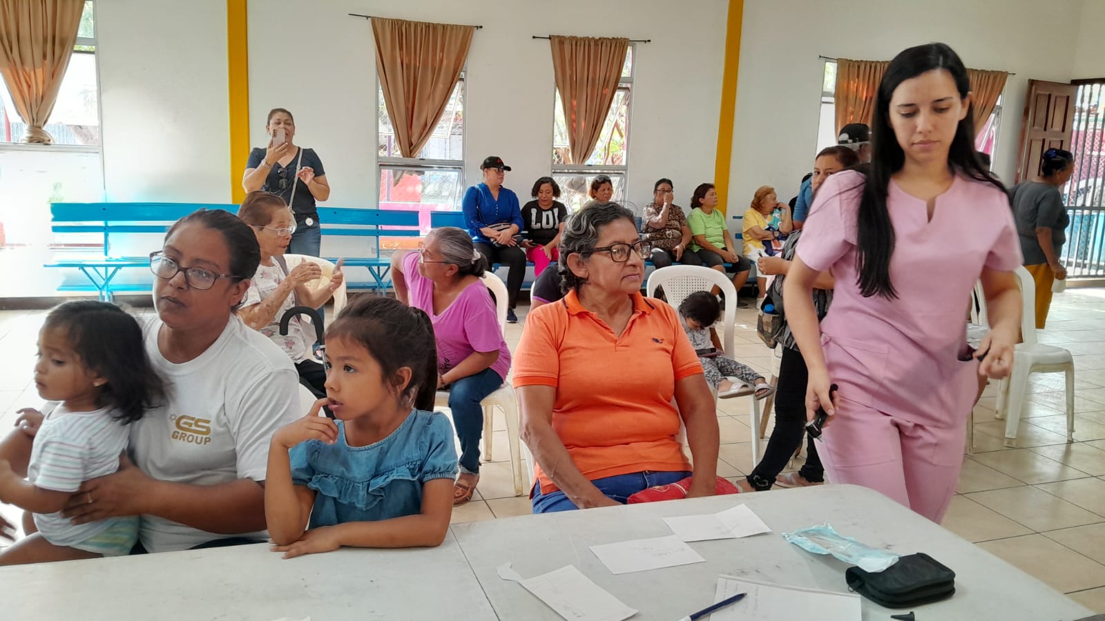 Pobladores de la Colonia Máximo Jerez reciben atención médica en diversas especialidades