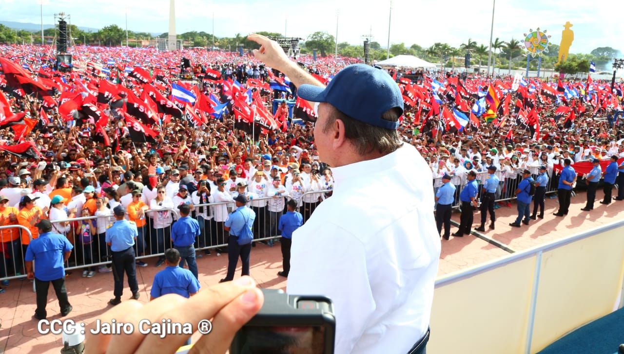 Hace 18 años el Pueblo Presidente reconquistó el poder revolucionario