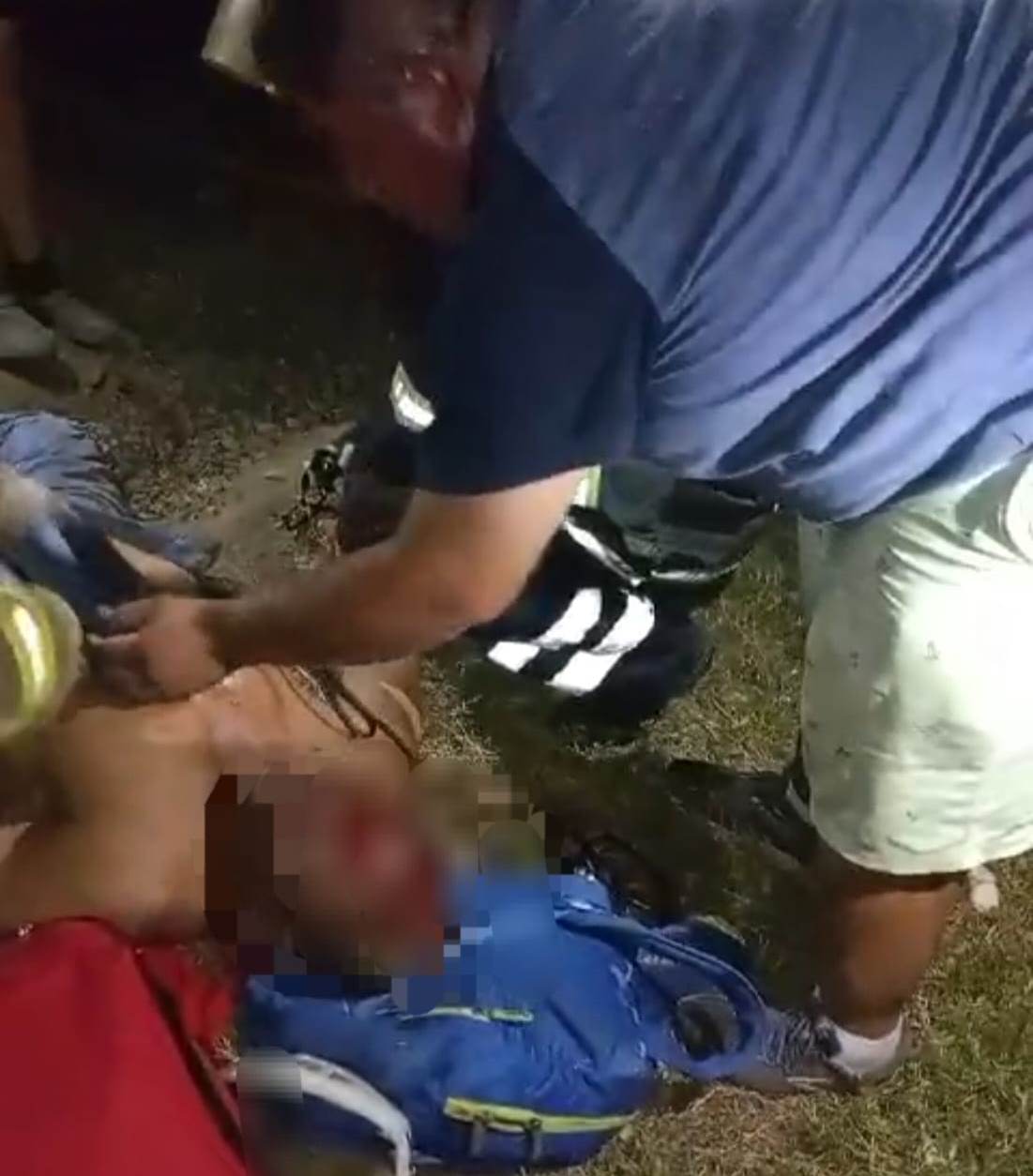 Motociclista muere al impactar contra un camión estacionado en Las Canoas