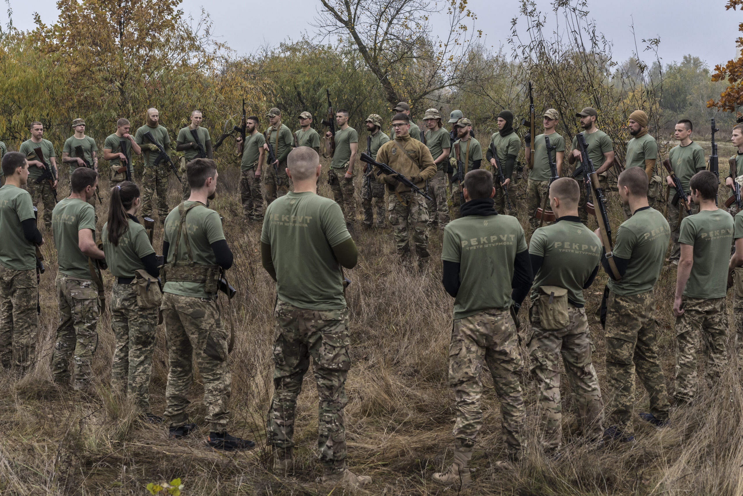 Zelenski quiere más armas antes de bajar la edad de reclutamiento