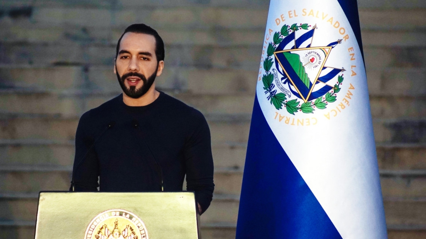 La curiosa medida que tomó Bukele para lograr “alivio económico” en El Salvador