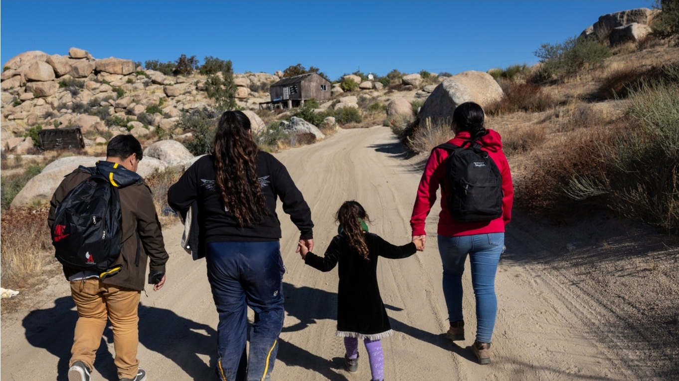 NYP: Trump alista una dura medida que afecta a hijos de migrantes sin papeles en EEUU