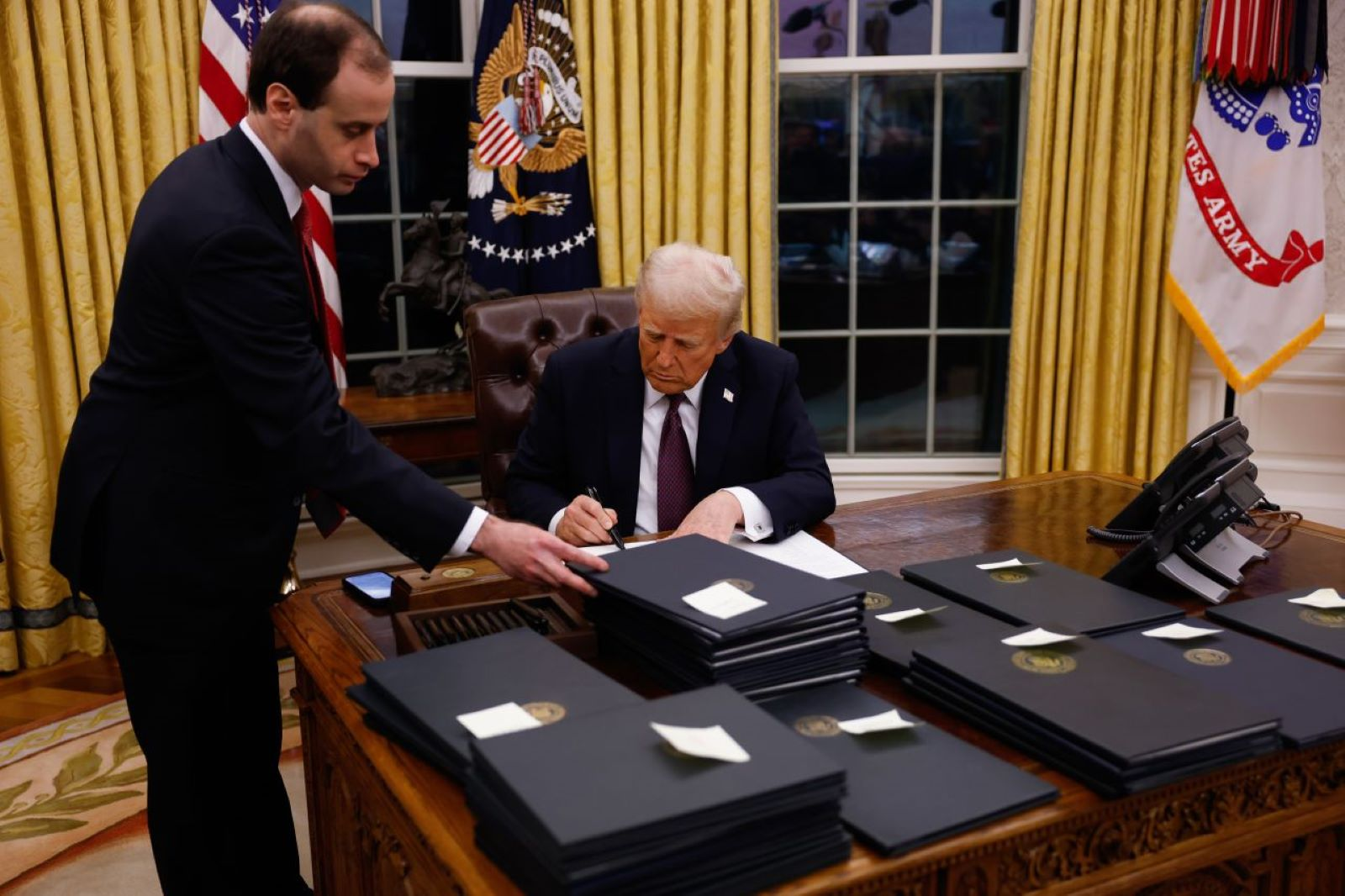 La lista de todo lo que logró hacer Trump en un día como presidente
