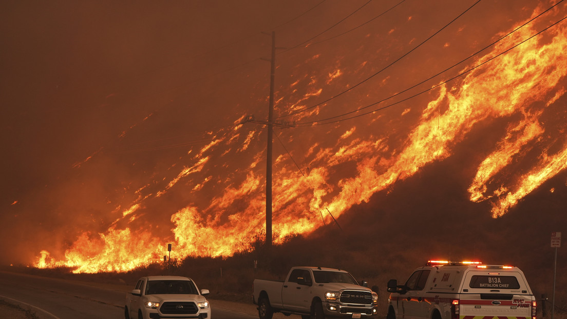 Nuevo incendio en Los Ángeles se propaga velozmente y causa evacuaciones