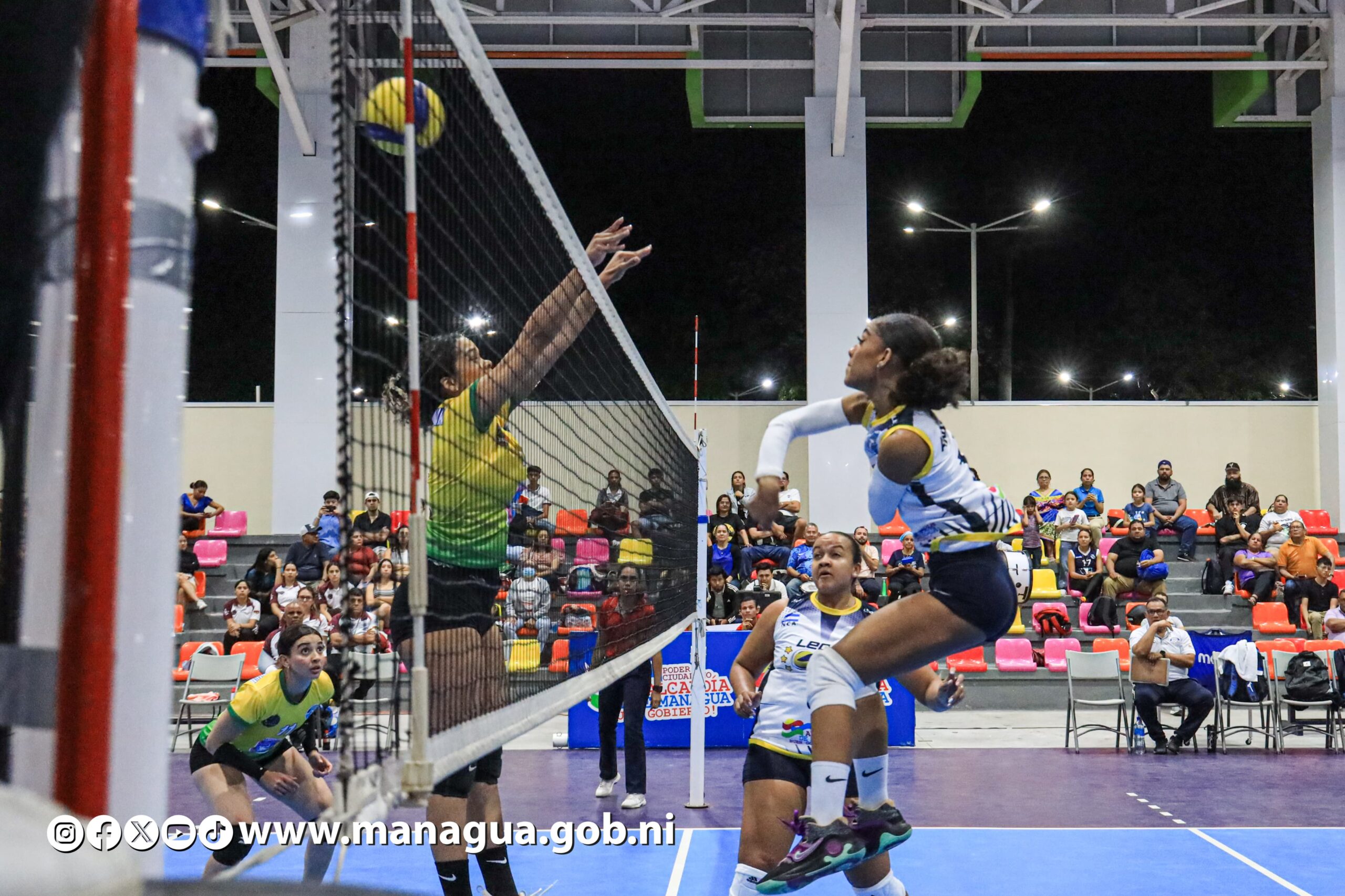 Más de 280 atletas participan en la V edición del Campeonato Nacional de Voleibol Sala Femenino