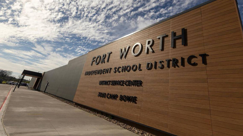 Maestro pide arresto a estudiantes