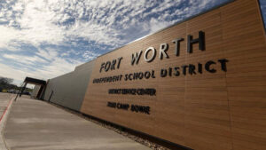 Maestro pide arresto a estudiantes