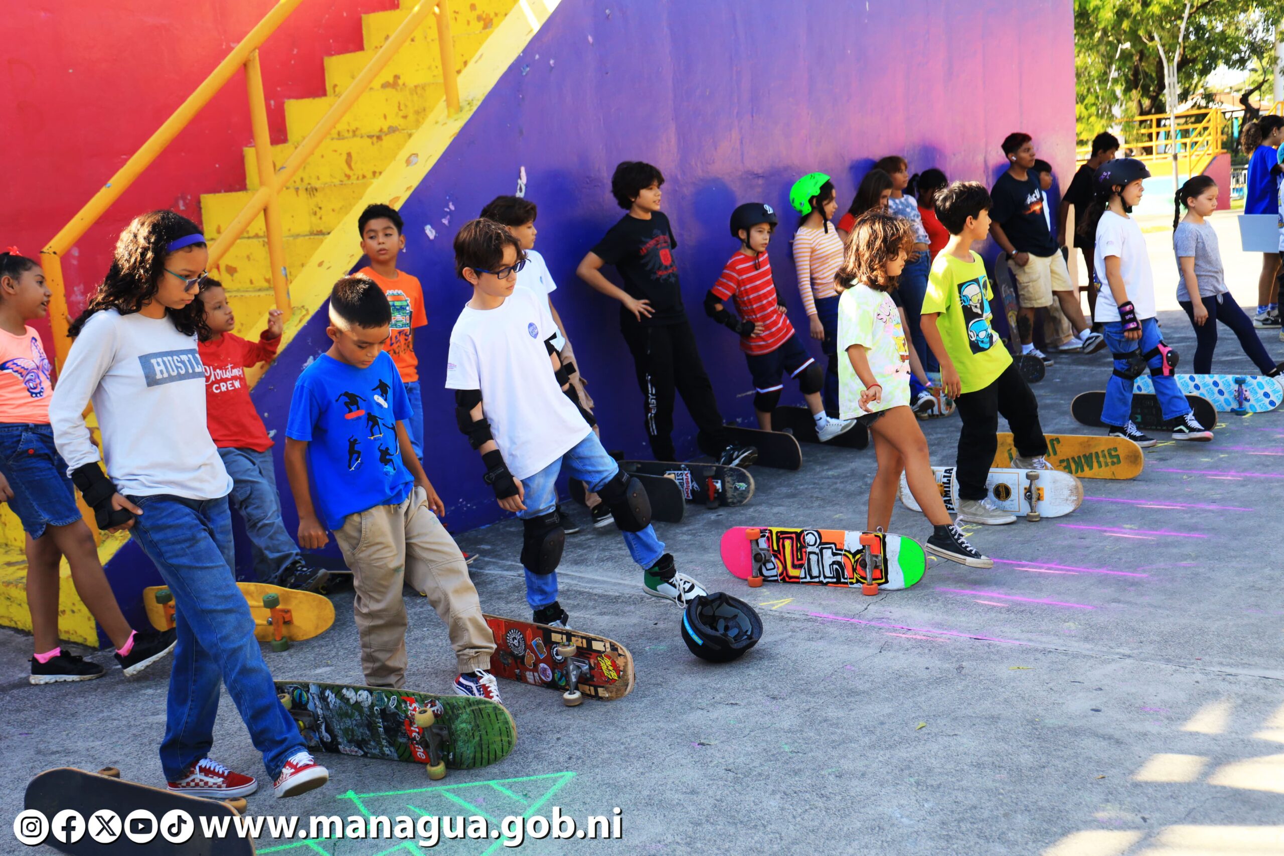 Comuna capitalina inaugura las clases en la Academia de Skateboarding