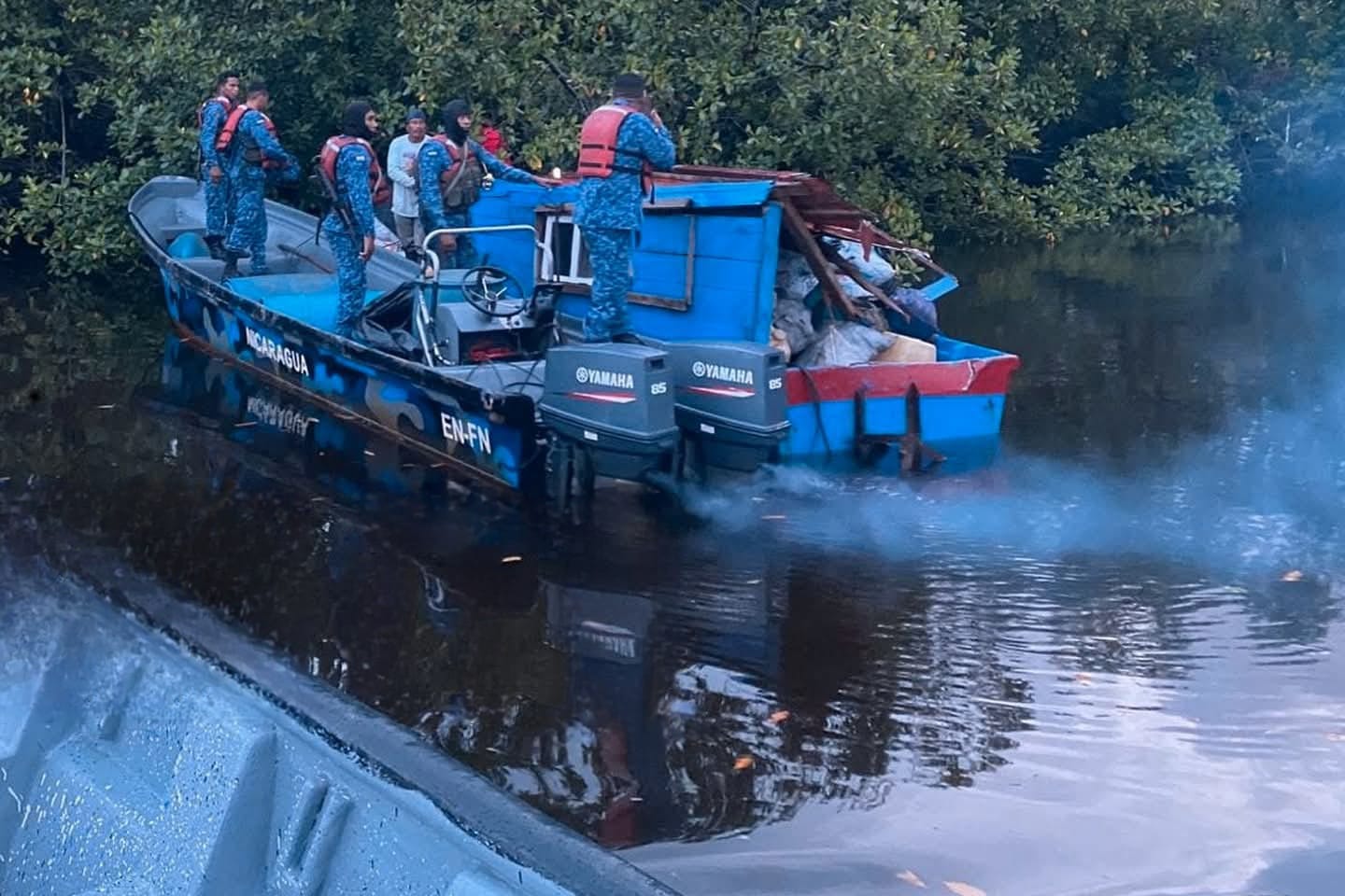 Choque entre dos lanchas en el Caribe Sur deja a una persona desaparecida y otra lesionada
