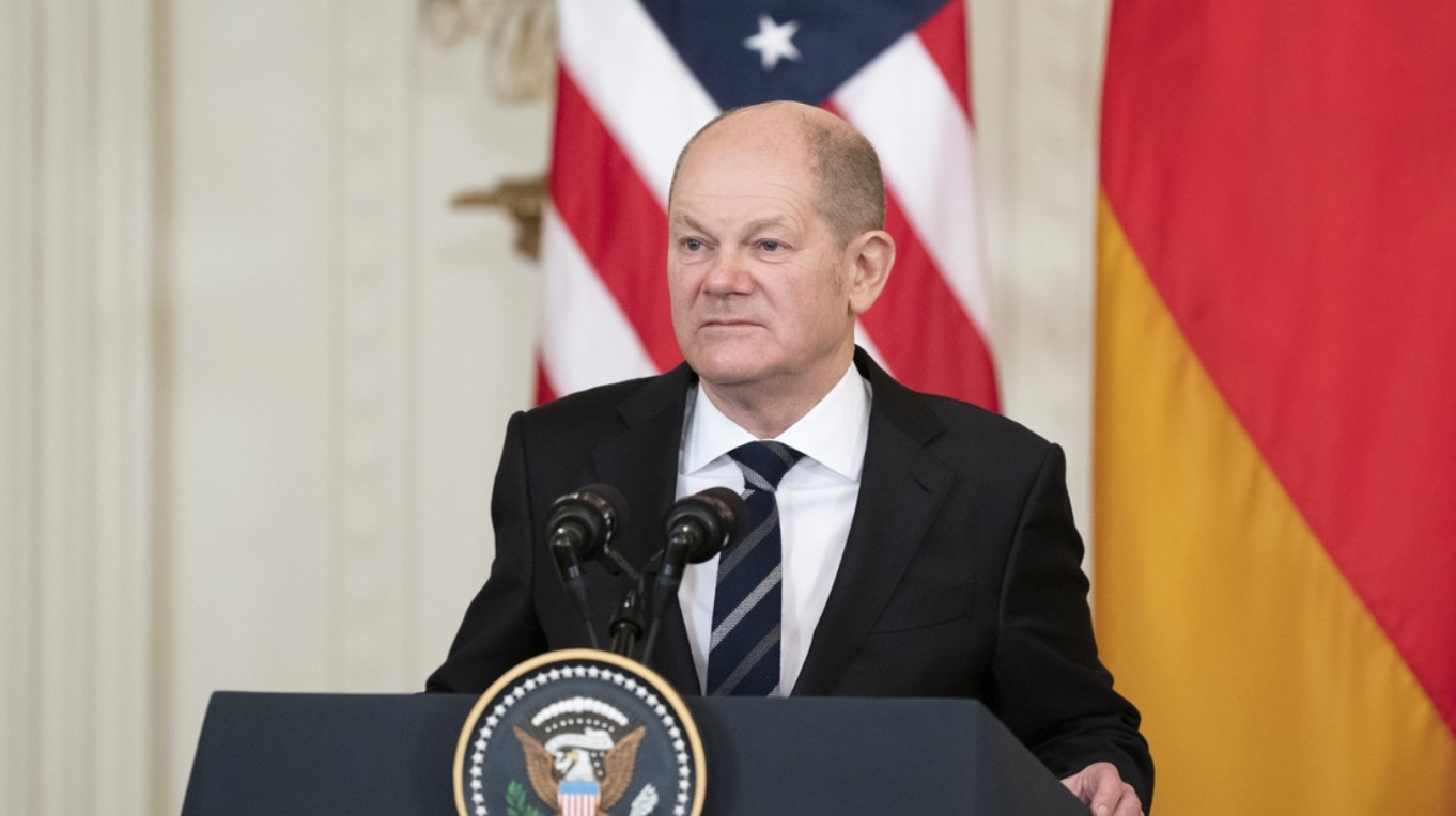 Scholz agradece a EEUU por “la liberación” de Alemania del nazismo y Zajárova responde